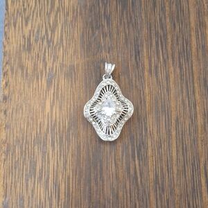 Elegant Silver Pendant with Clear Gemstone